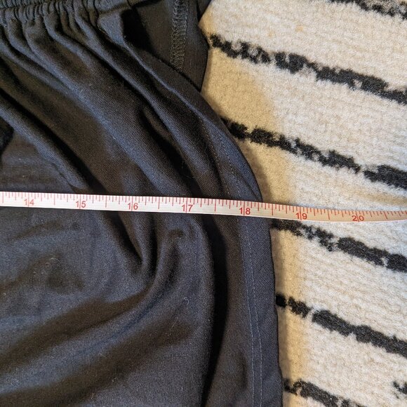 Black ruched adjustable skirt - Picture 2 of 4